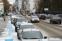 Виды Екатеринбурга, стоянка, автомобиль, парковка на обочине, личный транспорт
