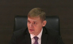Власти Хакасии не намерены отказываться от премиальных выплат, заявил Коновалов