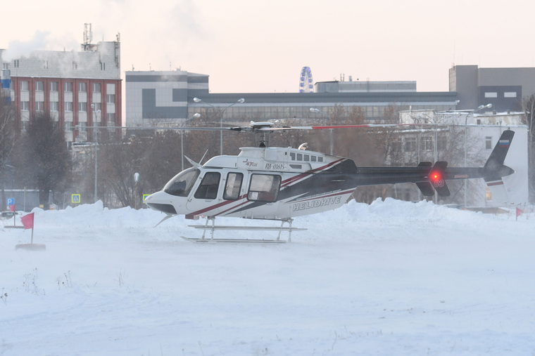 Вертолет с Еленой Осиповой приземлился на площадке возле 40-й горбольницы