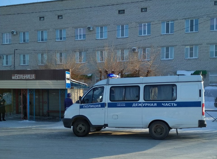 Кетовскую ЦРБ также оцепила полиция