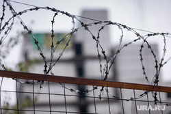 Начало сноса Ховринской больницы в Москве, колючая проволока, колючка, забор