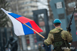 100-летие создания Приволжского и Уральского военных округов на площади Советской Армии. Екатеринбург, автомат, армия, военные, оружие, флаг россии, военные действия, памятник черный тюльпан, спецназ, солдат