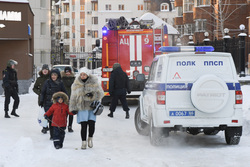 Люди вынуждены стоять на морозе из-за эвакуации