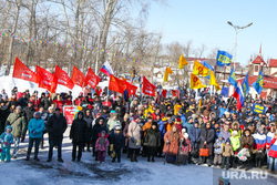 Концерт, посвященный воссоединению Крыма с Россией. Курган., митинг крым, флаги партий