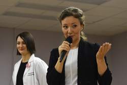 В Екатеринбурге родители пожаловались детскому омбудсмену Анне Кузнецовой на нехватку мест в школах
