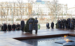 Глава российского государства пришел к Могиле Неизвестного солдата