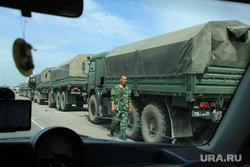 Военная техника на трассе М4 в направлении на Ростов, военная техника, автоколонна, военная колонна, переброска войск