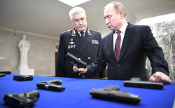 Президент подержал в руках новые образцы оружия