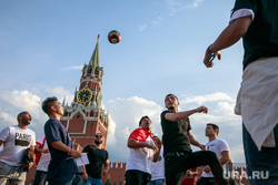 Футбольные болельщики в Москве, футбол, спасская башня, стритбол, красная площадь, чемпионат мира 2018