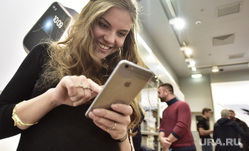Старт продаж новых iPhone 6s и iPhone 6s Plus. Москва, покупатель, айфон, apple, гаджет, iPhone 6s