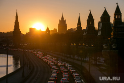 Пробки в городе. Москва, машины, пробка, трафик, город москва, автомобили, солнце, автотранспорт