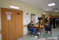 Суд по подросткам: мера пресечения. Свердловская область, Берёзовский, ожидание, закрытая дверь, зал судебных заседаний