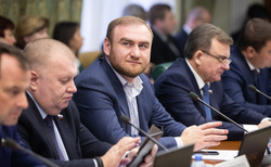 Экс-сенатор Арашуков отрицает свое участие в убийстве кандидата на пост главы Карачаево-Черкесии