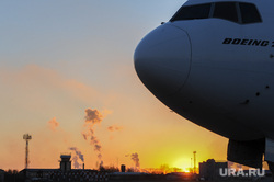 Боинг-777 в Челябинском аэропорту. Челябинск, самолет, боинг-777-200