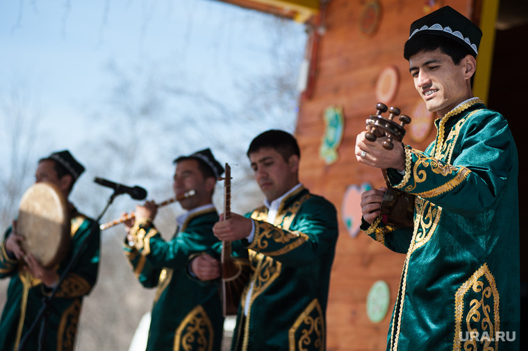 Празднование национального праздника «Навруз» в загородном культурно-развлекательном центре «Парк Сказов». Свердловская область, Арамиль