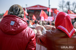 Первомайская демонстрация в Москве на Красной площади. Москва, старушки, пенсионерки, кпрф, коммунисты