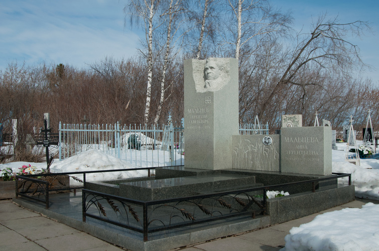 В плотном графике Вадим Шумков нашел время посетить могилу Терентия Мальцева, советского новатора-селекционера