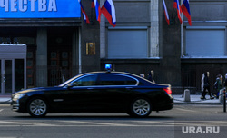 Зимняя Москва, кортеж, госдума, лимузин, день защитника отечества, 23 февраля, российские флаги