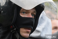 Задержания участников митинга против пенсионной реформы в Екатеринбурге, маска, взгляд, глаза, полиция, охрана правопорядка