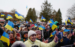 Юлия Тимошенко, флаги украины, митинг, толпа