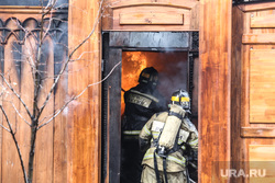 Пожар в историческом здании по ул. Дзержинского 34. Тюмень, пожар, огонь