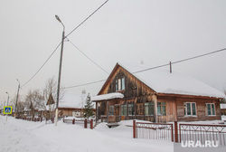 Поселок Аган. Нижневартовский район, деревянный дом, зима, деревня, поселок