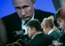 12 ежегодная итоговая пресс-конференция Путина В.В. Москва, путин на экране