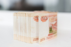 Деньги (стоковые фото), зарплата, рубль, пять тысяч, финансы, деньги, кошелек, экономика, расходы