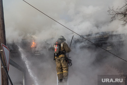 Пожар памятника архитектуры по ул. Семакова 8. Тюмень, мчс, дым, пожар, огонь, пожарные