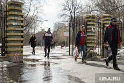 Парк Зеленая роща. Екатеринбург, ворота, выгул собак, парк зеленая роща