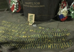 Курсанты сложили свои погоны у памятника генералу Маргелову, в честь которого названо училище