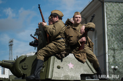Военный парад, посвященный 73-й годовщине победы в Великой Отечественной войне. Свердловская область, Верхняя Пышма, военная техника, вов, форма великой отечественной войны, парад военной техники, танк, солдат