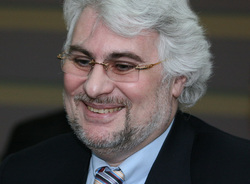Миллиардер Сергей Саркисов известен в России как совладелец крупной страховой компании