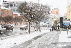 Уборка города после снегопада. Екатеринбург, снег, непогода, гололед, улица малышева
