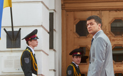 Владимира Зеленского призвали извиниться за дела Петра Порошенко