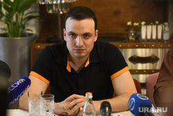 Уральский депутат стал жертвой вымогателей после скандала со стрельбой из автомата