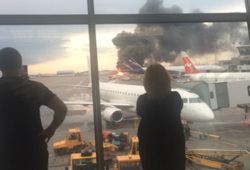 Самолет загорелся в столичном аэропорту при посадке