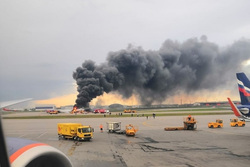 Самолет загорелся на взлетно-посадочной полосе в Шереметьево