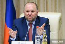 Совещание по коррупции в полпредстве. Екатеринбург, портрет, разводит руками, цуканов николай