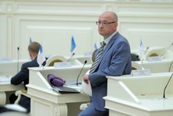 Депутата Максима Резника уличили в курении запрещенных в России веществ