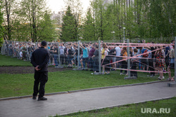 Протест против строительства храма святой Екатерины в сквере около драмтеатра. Екатеринбург, ограждение, протест, забор, сквер на драме, за сквер