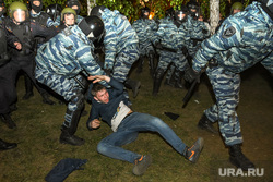 Третий день протестов против строительства храма Св. Екатерины в сквере около драмтеатра. Екатеринбург, задержание, омон