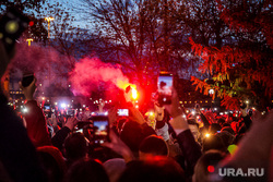 Протесты против строительства храма Св. Екатерины в сквере у театра драмы.
Екатеринбург, протест, сквер на драме, фонарики, свет