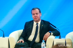 Медведев удивился большому количеству вице-премьеров в правительстве. ВИДЕО