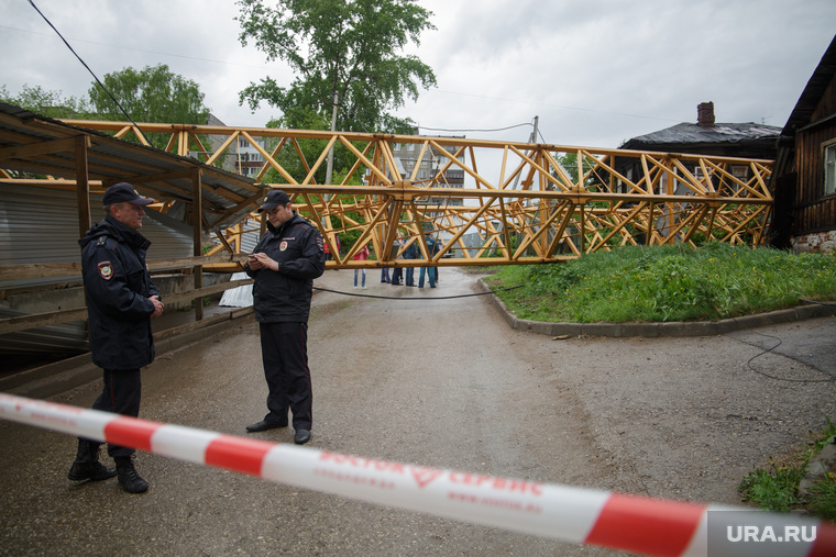 Упал строительный кран на Решетникова 17. Пермь