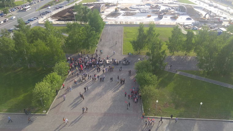 В 19:10 еще оставались на площадке некоторые участники несогласованного митинга