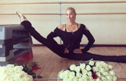 Балерина Анастасия Волочкова поделилась с подписчиками радостью от выхода автобиографии