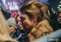 У кинотеатра "Октябрь" во время премьеры фильма Алексея Учителя "Матильда" . Москва, рынска божена