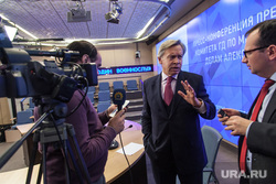 Пресс-конференция Председателя комитета ГД по международным делам Пушкова А.К. Москва, пушков алексей, интервью перед камерами