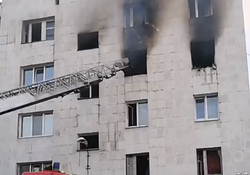 В доме выбило стекла